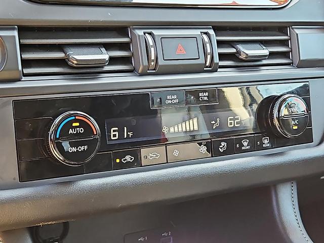 Photo of 2024 Gun Metallic Nissan Pathfinder