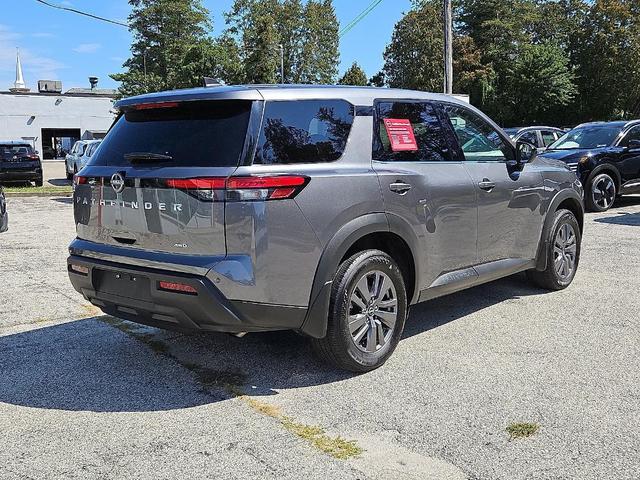 Photo of 2024 Gun Metallic Nissan Pathfinder