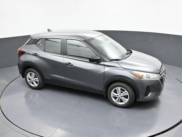 Photo of 2025 Gunmetal Nissan Kicks