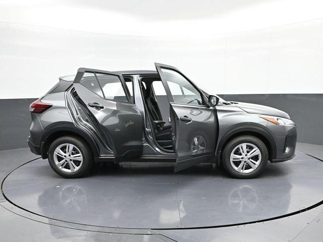 Photo of 2025 Gunmetal Nissan Kicks
