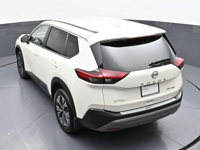 Photo of 2023 Pearl White Tricoat Nissan Rogue
