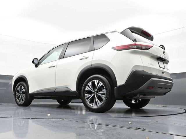Photo of 2023 Pearl White Tricoat Nissan Rogue