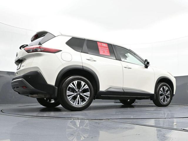 Photo of 2023 Pearl White Tricoat Nissan Rogue