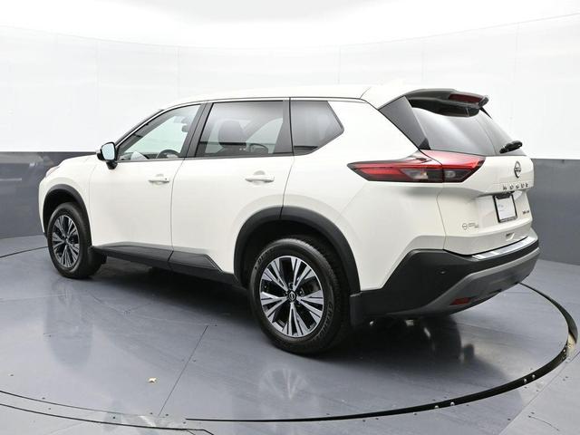 Photo of 2023 Pearl White Tricoat Nissan Rogue