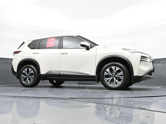 Photo of 2023 Pearl White Tricoat Nissan Rogue