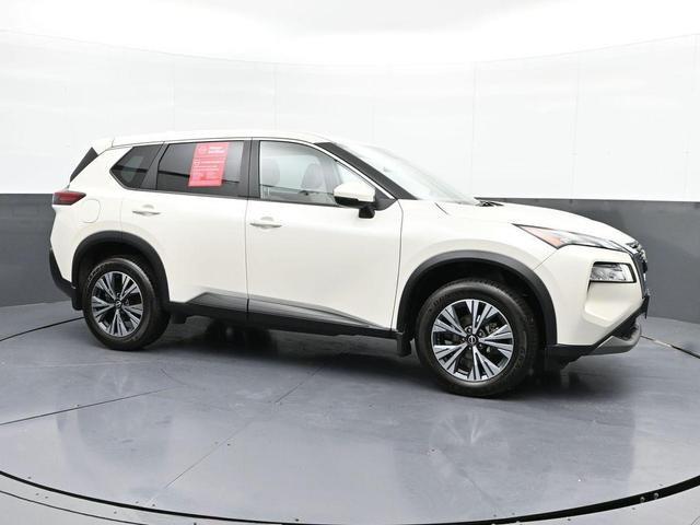 Photo of 2023 Pearl White Tricoat Nissan Rogue