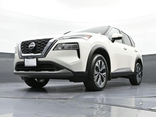 Photo of 2023 Pearl White Tricoat Nissan Rogue