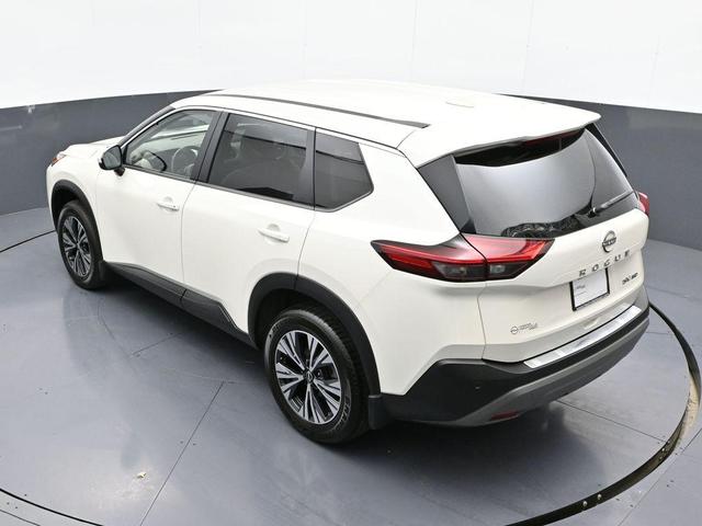 Photo of 2023 Pearl White Tricoat Nissan Rogue