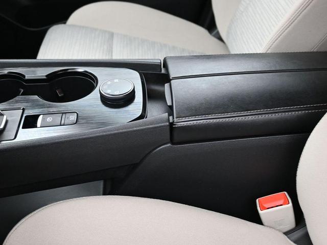 Photo of 2023 Pearl White Tricoat Nissan Rogue