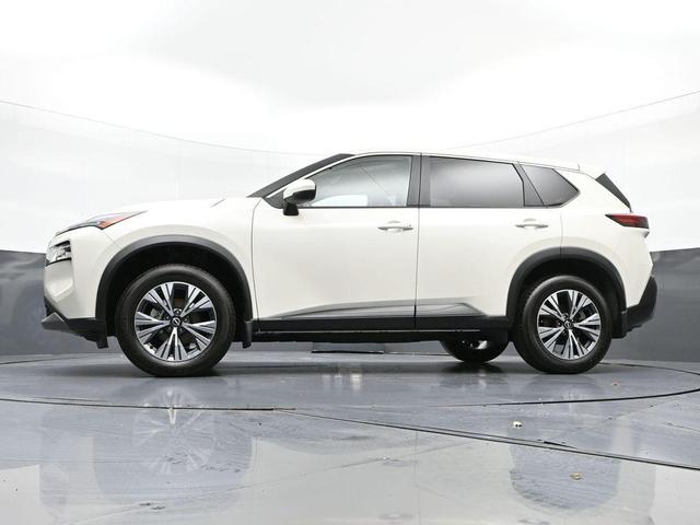 Photo of 2023 Pearl White Tricoat Nissan Rogue