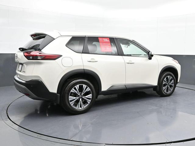 Photo of 2023 Pearl White Tricoat Nissan Rogue