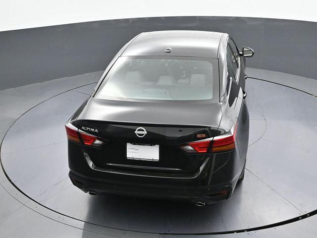 Photo of 2025 Super Black Clearcoat Nissan Altima