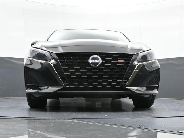 Photo of 2025 Super Black Clearcoat Nissan Altima