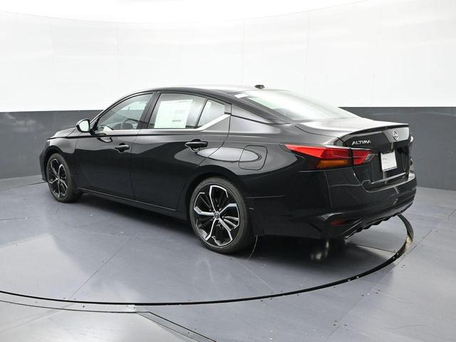Photo of 2025 Super Black Clearcoat Nissan Altima