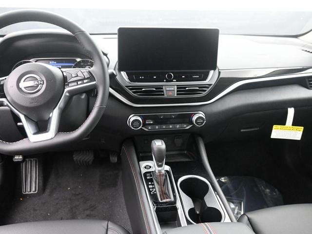 Photo of 2025 Super Black Clearcoat Nissan Altima