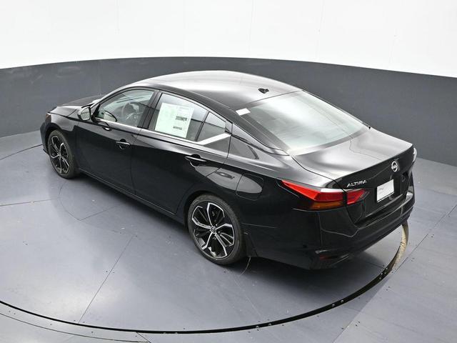 Photo of 2025 Super Black Clearcoat Nissan Altima