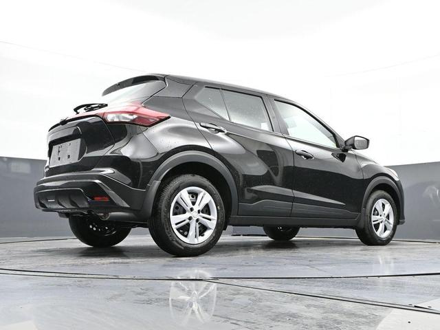 Photo of 2025 Super Black Nissan Kicks