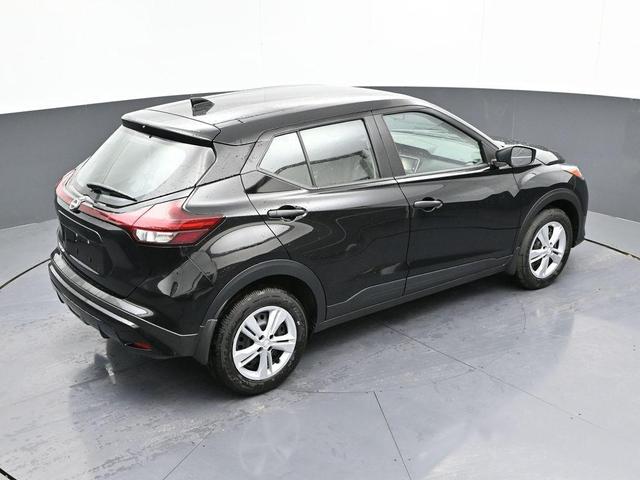 Photo of 2025 Super Black Nissan Kicks