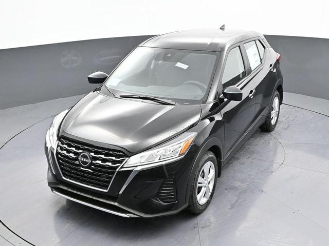 Photo of 2025 Super Black Nissan Kicks