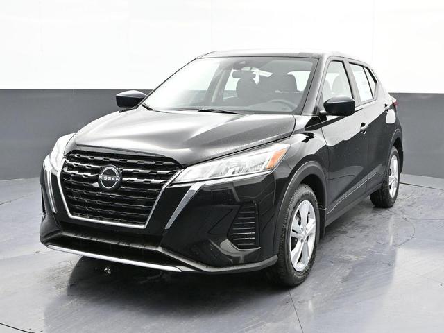 Photo of 2025 Super Black Nissan Kicks