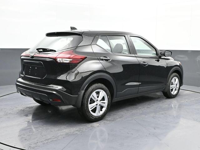 Photo of 2025 Super Black Nissan Kicks