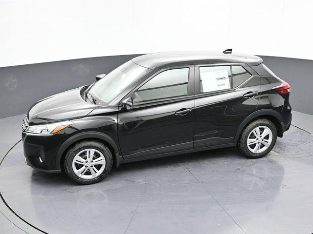 Photo of 2025 Super Black Nissan Kicks