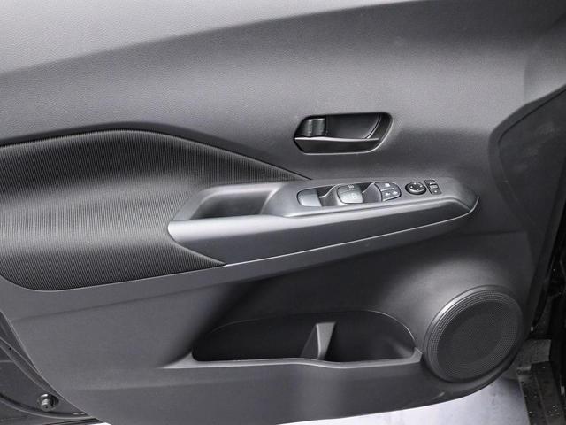 Photo of 2025 Super Black Nissan Kicks