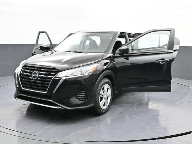 Photo of 2025 Super Black Nissan Kicks