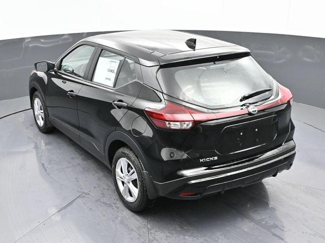 Photo of 2025 Super Black Nissan Kicks