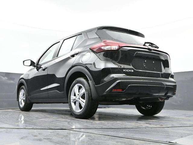Photo of 2025 Super Black Nissan Kicks