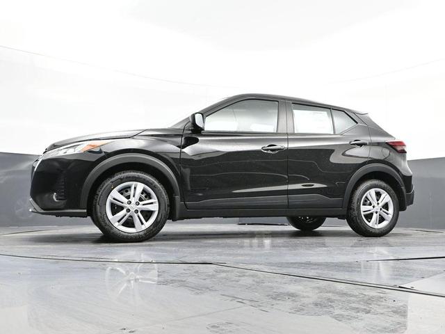 Photo of 2025 Super Black Nissan Kicks