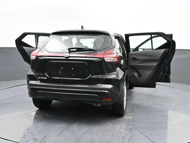 Photo of 2025 Super Black Nissan Kicks
