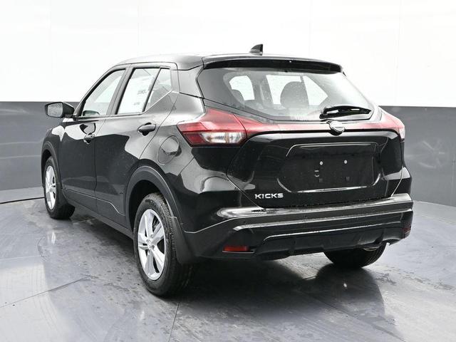 Photo of 2025 Super Black Nissan Kicks