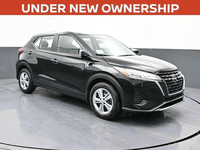 Photo of 2025 Super Black Nissan Kicks