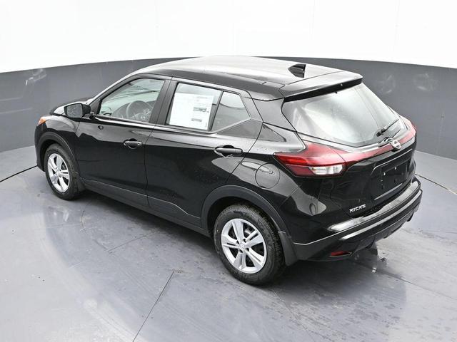 Photo of 2025 Super Black Nissan Kicks