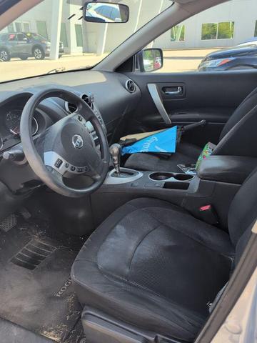 Photo of 2015 Brilliant Silver Nissan Rogue Select