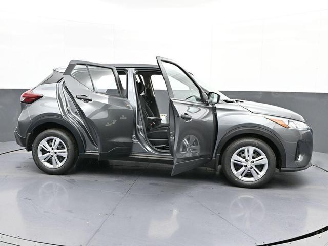 Photo of 2025 Gunmetal Nissan Kicks