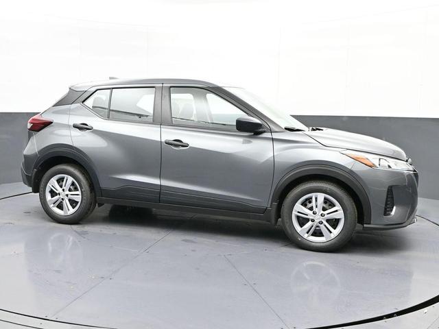 Photo of 2025 Gunmetal Nissan Kicks