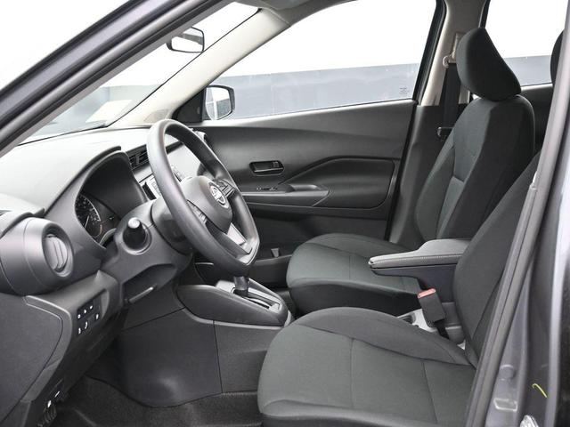 Photo of 2025 Gunmetal Nissan Kicks