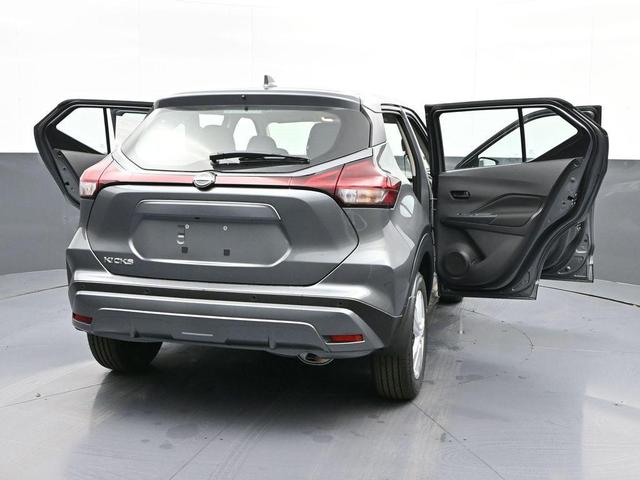 Photo of 2025 Gunmetal Nissan Kicks