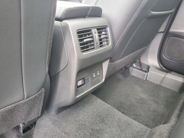 Photo of 2025 Champagne Silver Metallic/Super Black Nissan Rogue