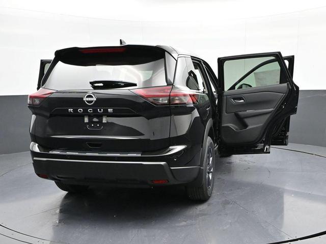 Photo of 2025 Super Black Nissan Rogue