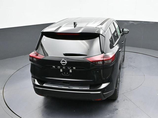Photo of 2025 Super Black Nissan Rogue