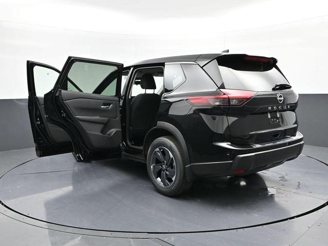 Photo of 2025 Super Black Nissan Rogue