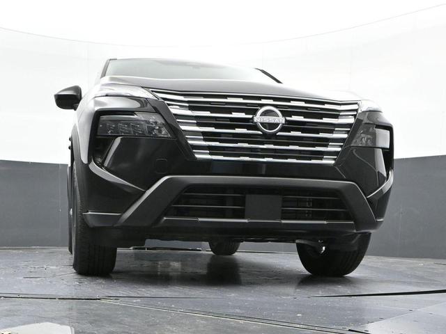 Photo of 2025 Super Black Nissan Rogue