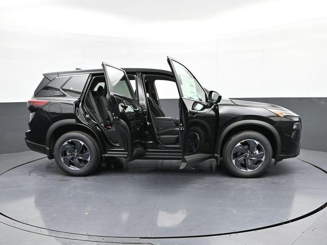 Photo of 2025 Super Black Nissan Rogue