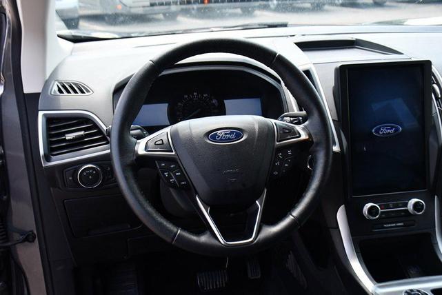 Photo of 2022 Carbonized Gray Metallic Ford Edge