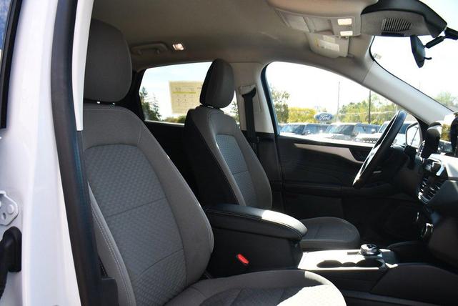 Photo of 2022 Oxford White Ford Escape