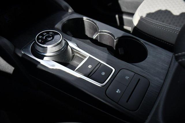 Photo of 2022 Oxford White Ford Escape