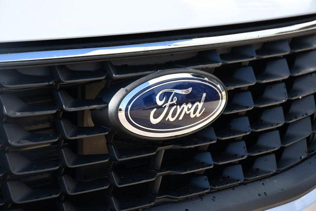 Photo of 2025 Silver Metallic Ford Escape